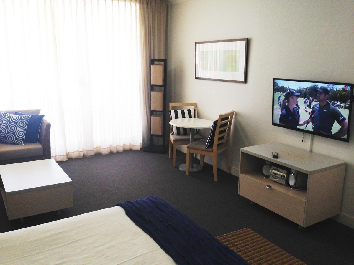 Base Holidays - Ettalong Beach Premium Apartments Exterior photo